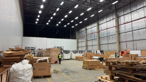Warehouse to let in Jet Park (17).jpeg
