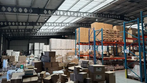 Warehouse to let in Jet Park (14).jpeg