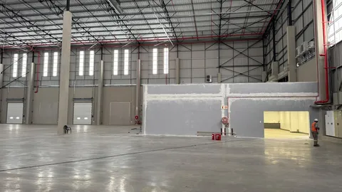 Warehouse to let in Jet Park (17).jpeg