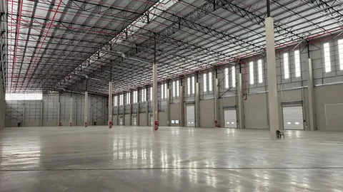 Warehouse to let in Jet Park (18).jpeg