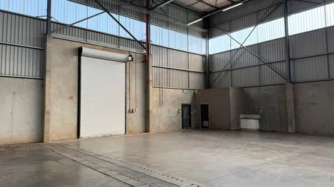 Warehouse to let in Pomona (15).jpeg