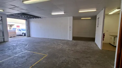 174 sqm Industrial Space To Let at M5 Freeway Park
