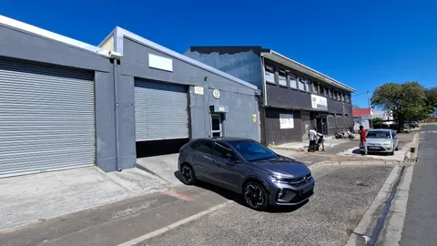 200 sqm Industrial Space To Let in Maitland