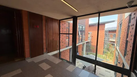 Office to let in Glen Marais (20).jpeg