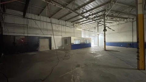 The Pond Shopping Centre, 561 James Crescent