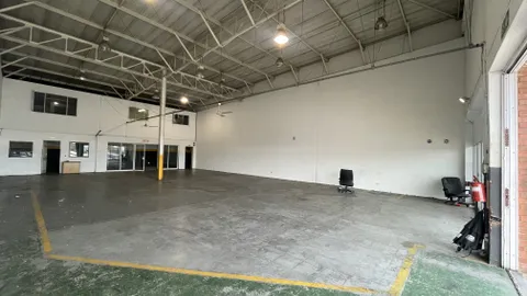 The Pond Shopping Centre, 561 James Crescent