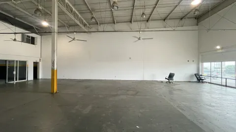 The Pond Shopping Centre, 561 James Crescent