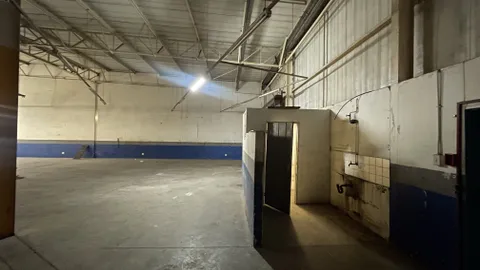 The Pond Shopping Centre, 561 James Crescent