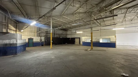 The Pond Shopping Centre, 561 James Crescent