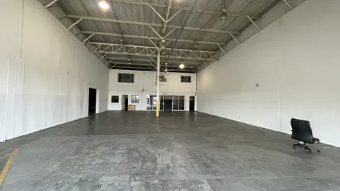 The Pond Shopping Centre, 561 James Crescent