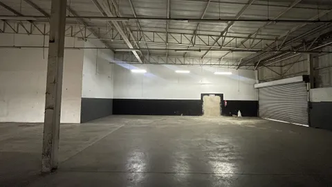 The Pond Shopping Centre, 561 James Crescent