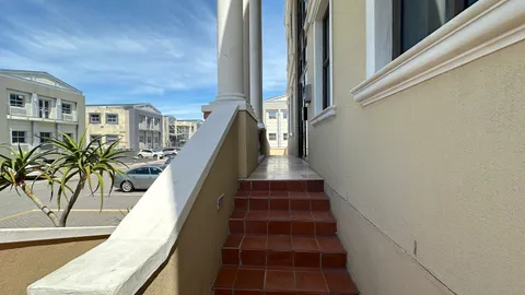 1 Canal Close