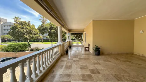1 Canal Close