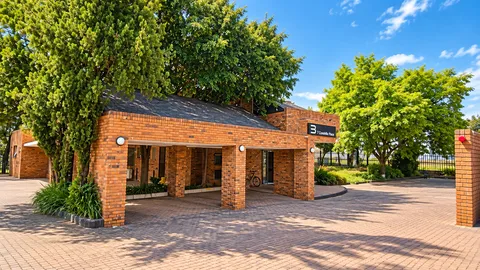 7 Coombe Place