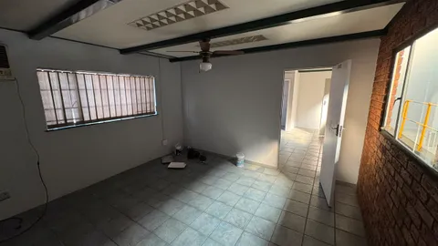 Warehouse to let in Hughes (9).jpeg