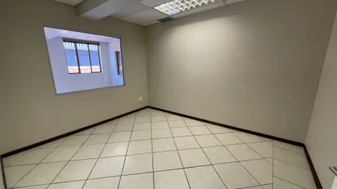Office To Let in Laser Park (15).HEIC
