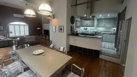 Vacant Apartment in Cape Town Central On Auction: Section 13 Wolroy House, 35 Barrack Street, Zonnebloem, Cape Town