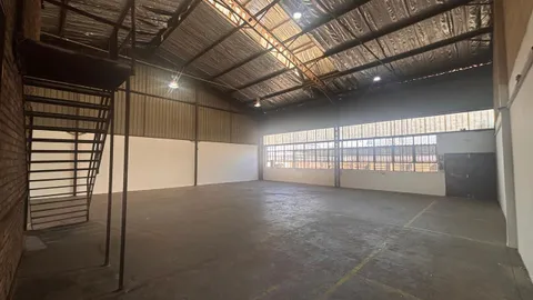 Warehouse to let in Rosslyn (5).jpeg