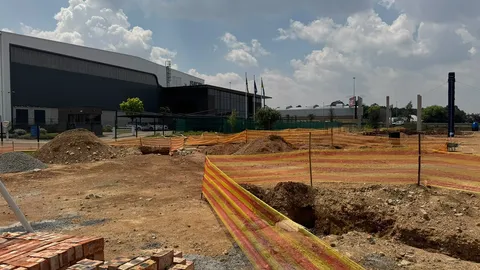 Warehouse to let in Jet Park (5).jpeg