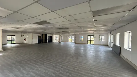 Office to let in Olivedale (4).heic