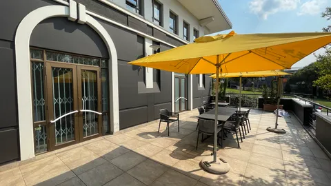 Hyde Park Lane Office Park, Cnr Jan Smuts and Winnie Mandela Dr