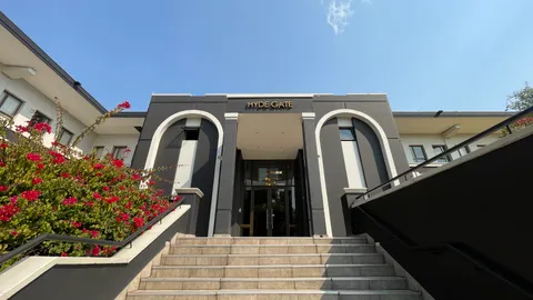 Hyde Park Lane Office Park, Cnr Jan Smuts and Winnie Mandela Dr
