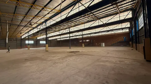 Warehouse to let in Clayville (5).jpeg
