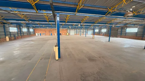 Warehouse to let in Clayville (9).jpeg