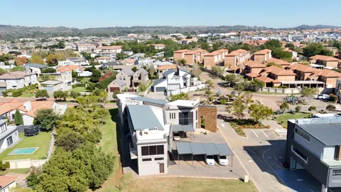 Upmarket Vacant Office in Silverlakes on Auction: 2038 Dawie Street, Newmark Estate