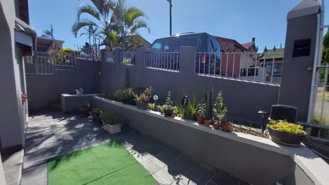 Vacant 3-Bedroom House- Emigration Sale on Auction: 8 Peachwood Close, Phoenix, Durban