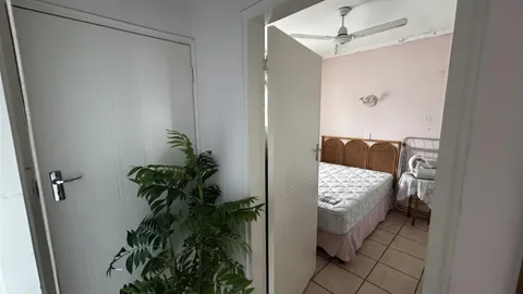 Vacant 2-Bedroom Apartment on Auction: 255 Marine Drive, Manaba Beach, Margate, Ocean centre