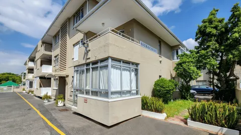 Secure Rosebank Apartment with Garage and Balcony On Auction: 23 Bridge Street, Rosebank, Cape Town