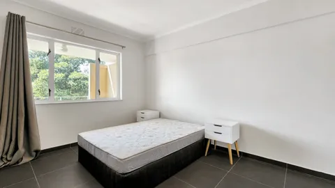 Secure Rosebank Apartment with Garage and Balcony On Auction: 23 Bridge Street, Rosebank, Cape Town
