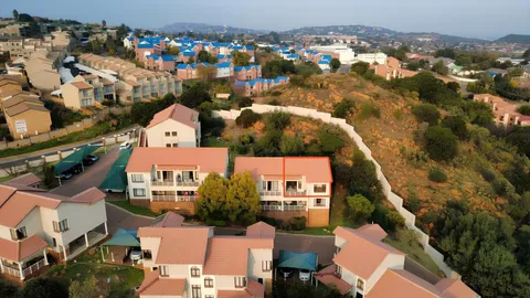 Vacant 2- Bedroom Apartment- Deceased Estate on Auction: 2 Nenta Place, Winchester Hills