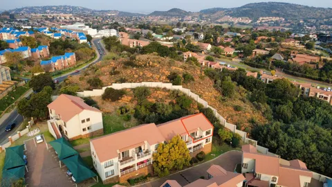 Vacant 2- Bedroom Apartment- Deceased Estate on Auction: 2 Nenta Place, Winchester Hills