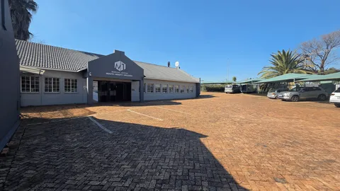 Highway Exposure Medical Centre on Auction: 89 Bessemer Street, Wendywood
